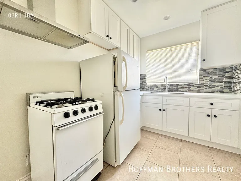 1209 S La Cienega Blvd — Photo 1