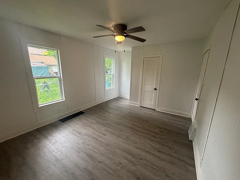 6442 Lakeview Dr — Photo 8