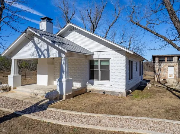 712 S Bowie St, Fredericksburg, TX 78624