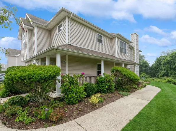 2601 Willow Pond Drive #2601, Riverhead, NY 11901