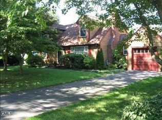 422 Erwin St, Trumbull, CT 06611