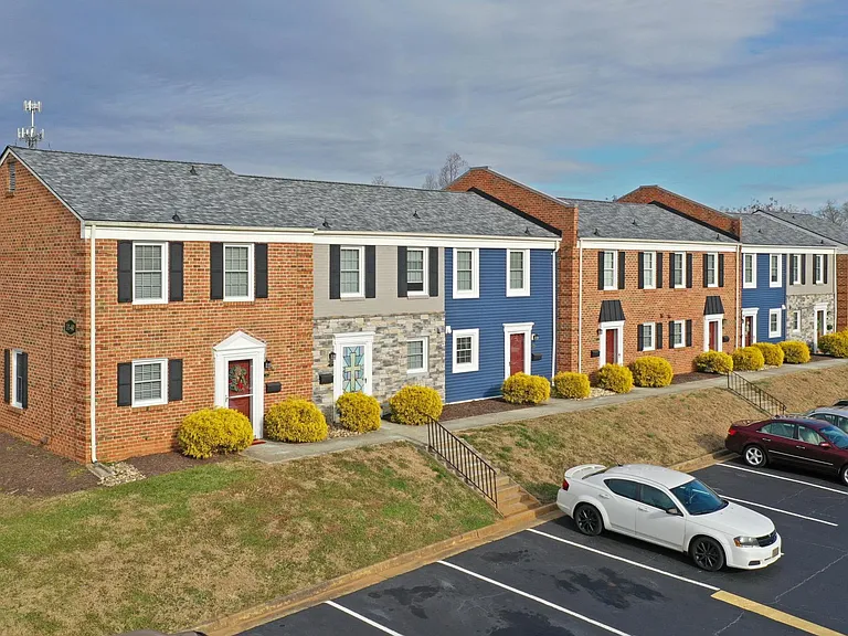 4715 Boonsboro Rd — Photo 1