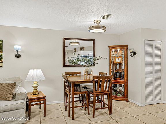 3rd image of 844 Villa Dr