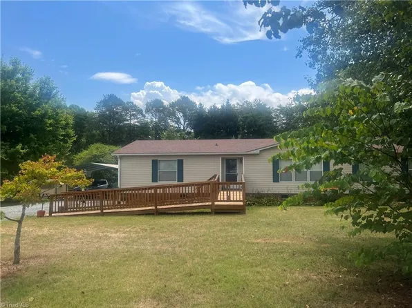 1214 High Bridge Rd, Pinnacle, NC 27043