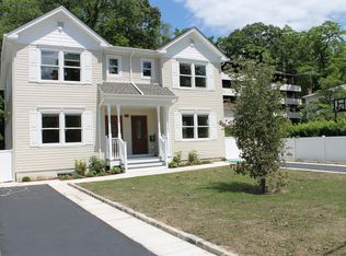 70 Ashwood Rd #B, Pt Washington, NY 11050