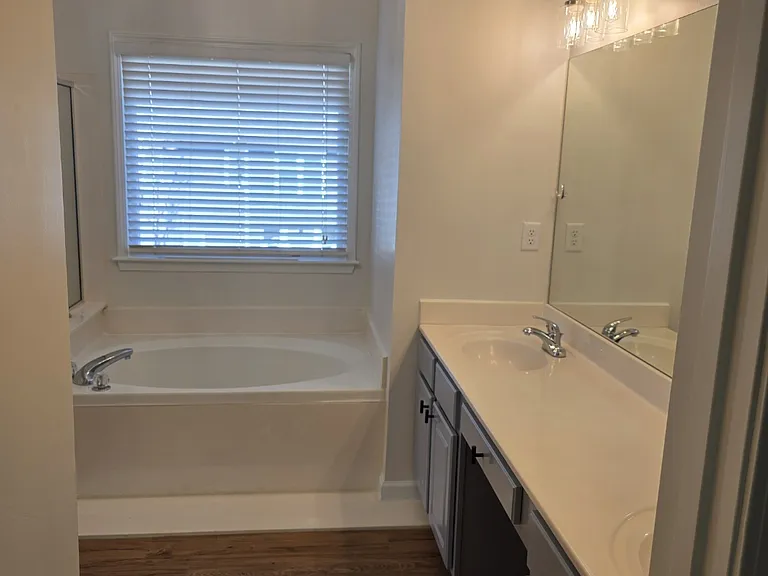 100 Silver Water Ct — Photo 25