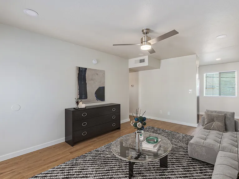 2922 N 35th St #6 — Photo 12