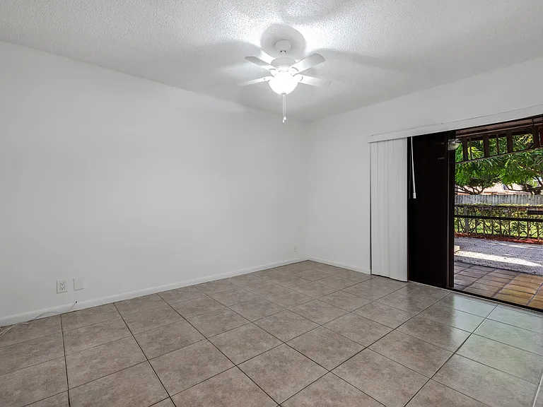 1013 NW 53rd St — Photo 18