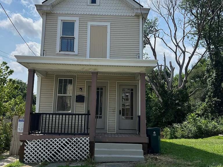 1017 Considine Ave — Photo 1