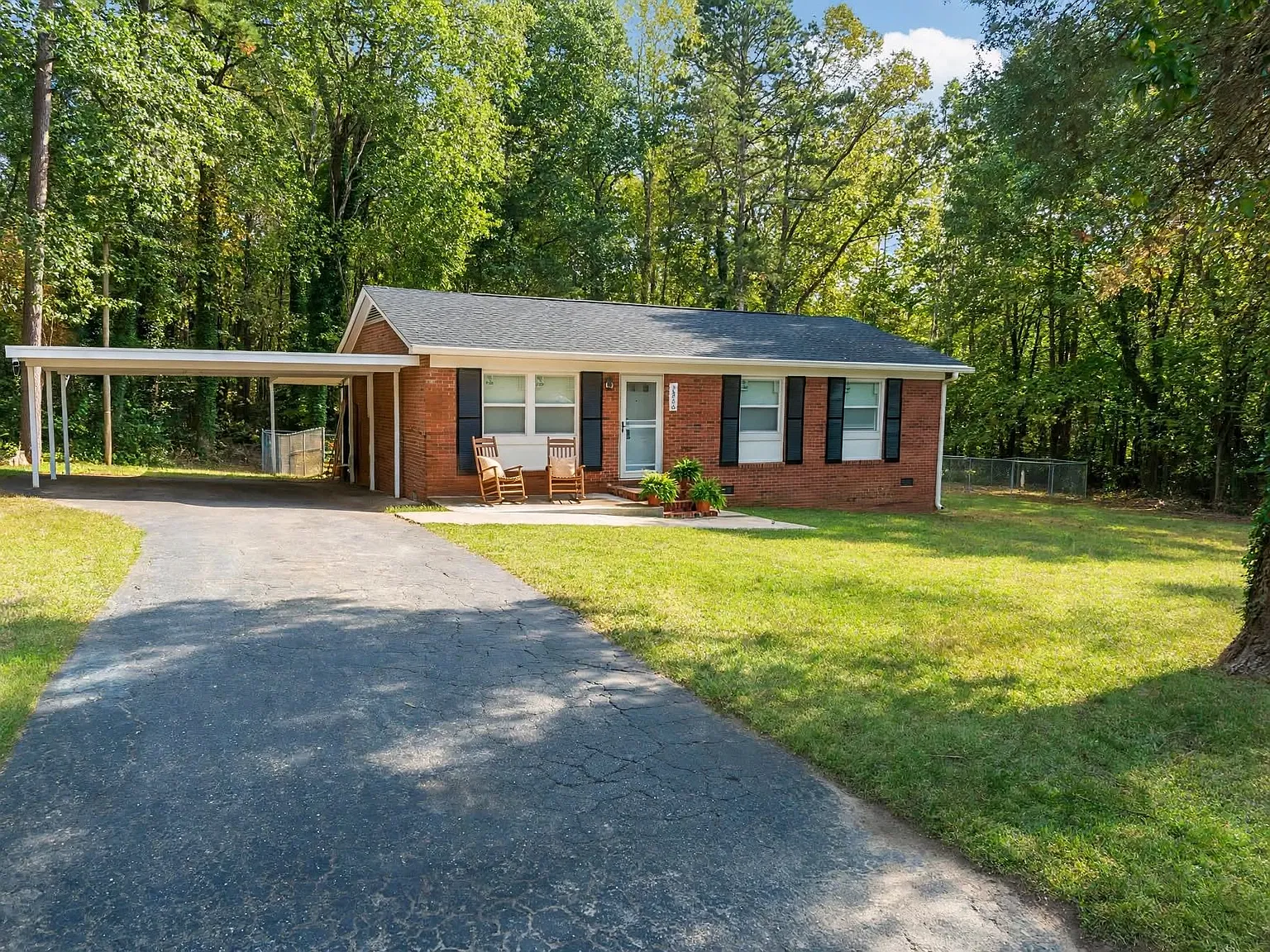 3 bed, 1000 sqft, $1,875 — Photo 1