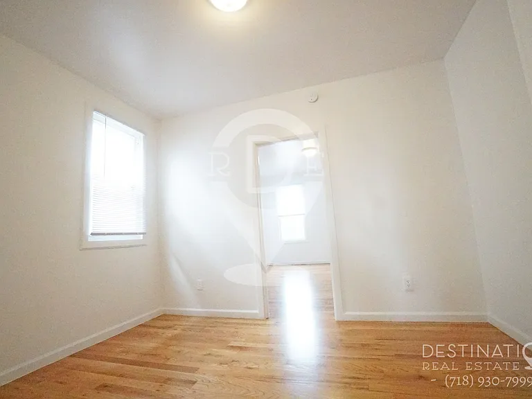 145 22nd St #3 — Photo 11