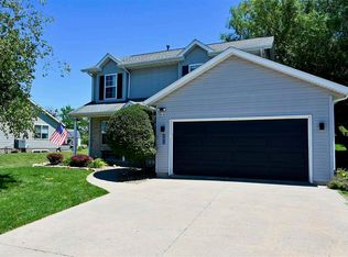 207 Rogers Dr, Williamsburg, IA 52361