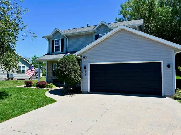 207 Rogers Dr, Williamsburg, IA 52361