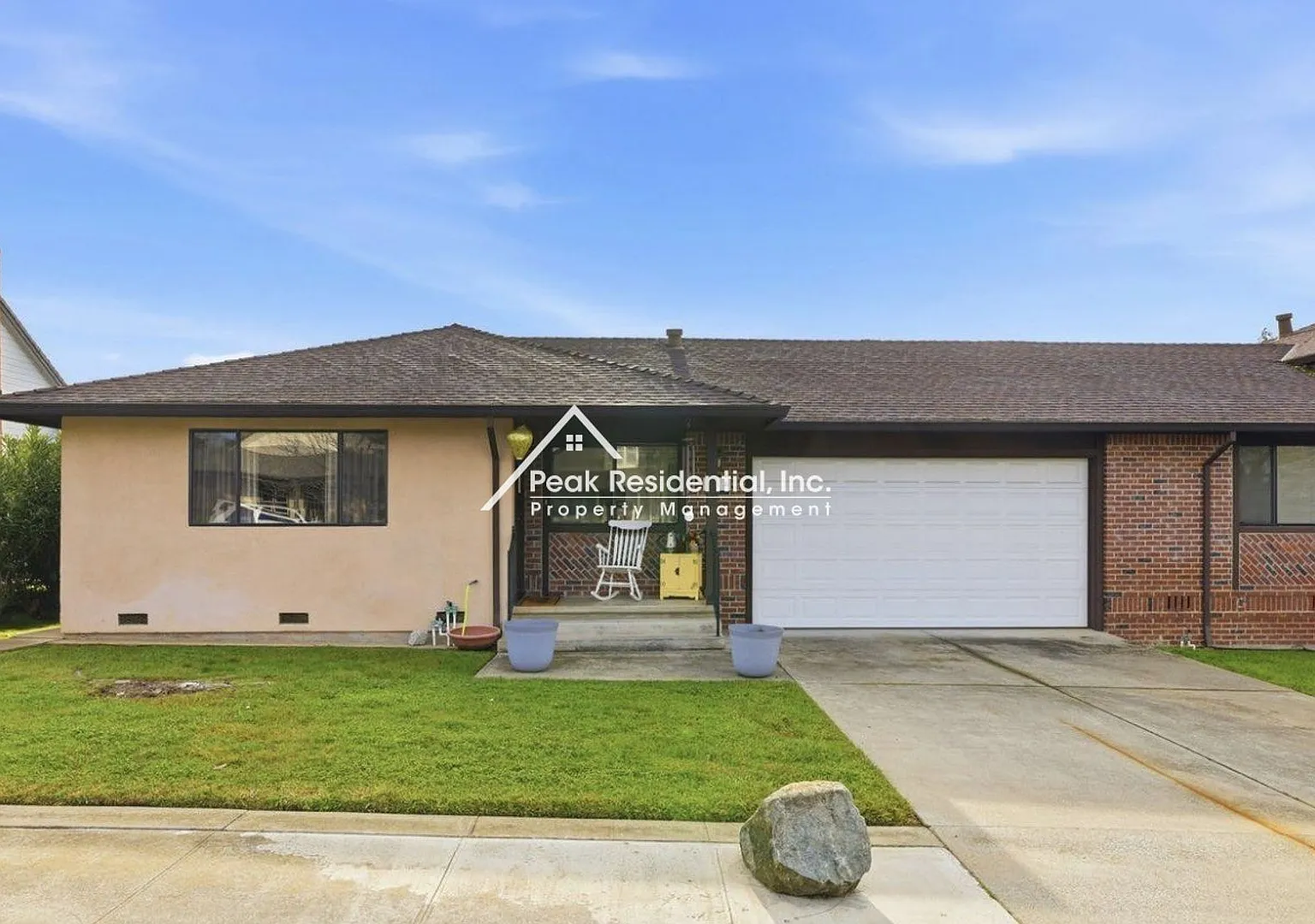 Wonderful 2bd/2ba Folsom Duplex With 2 Car Garage! — Photo 2
