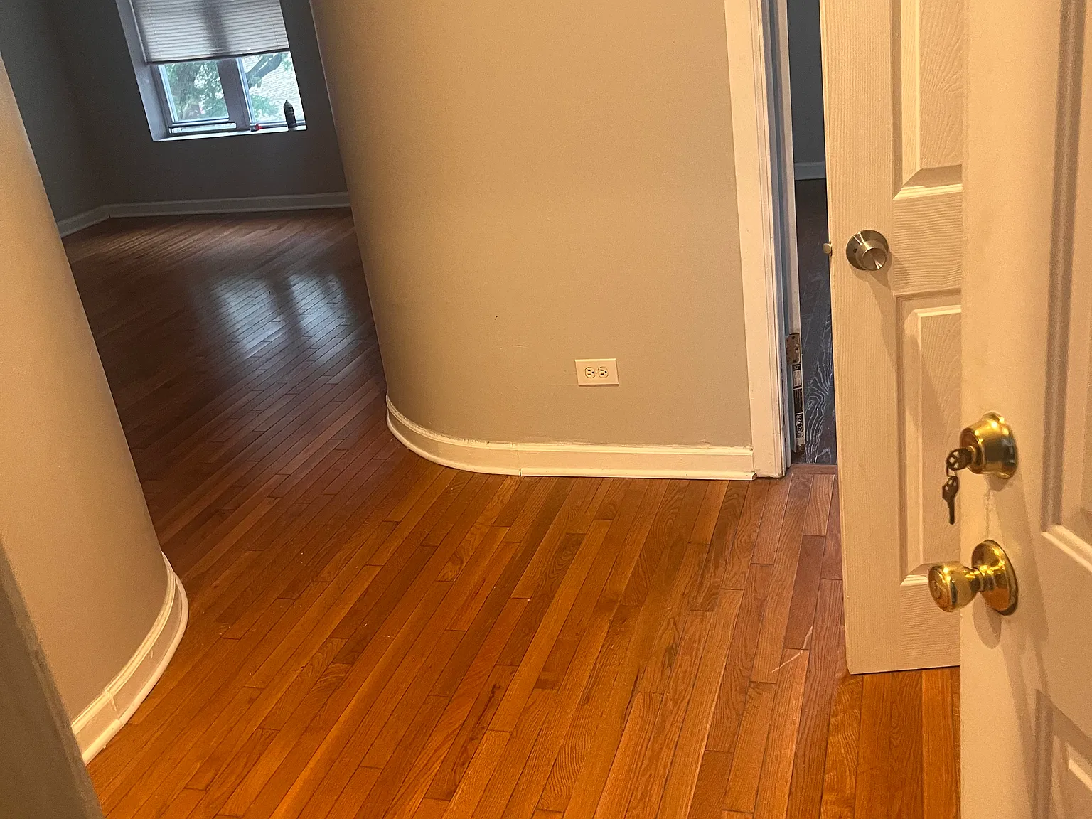 3 bed, 1000 sqft, $1,500 — Photo 2