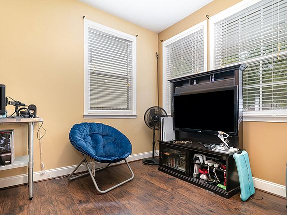 4th image of 208 Apple Drupe Way