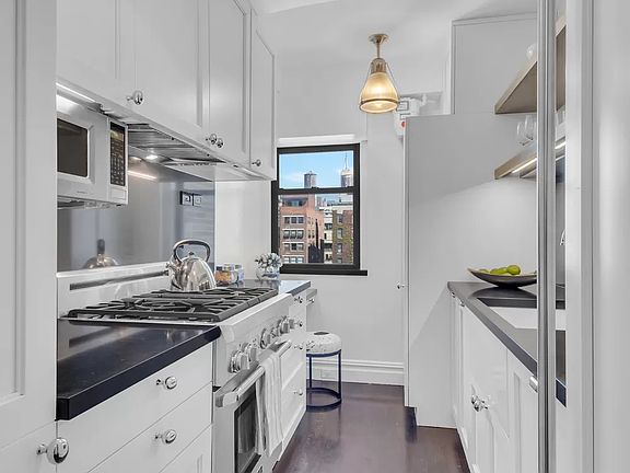3rd image of 21 E 10th St APT 12D