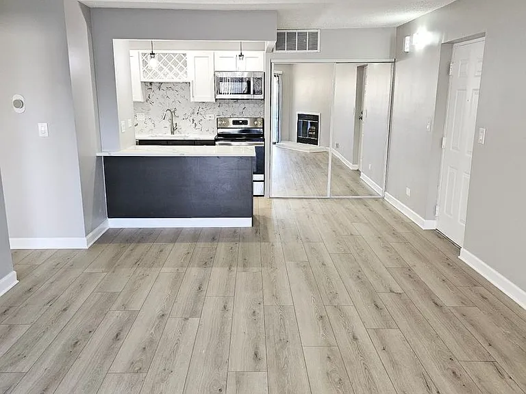 Royal Grove Apartments — Photo 22