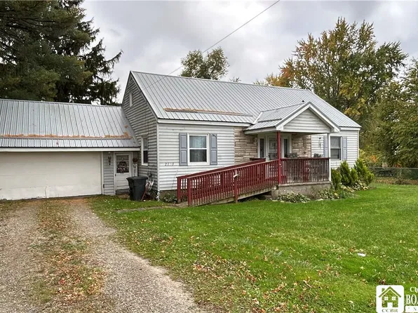 2183 Main St, Lawtons, NY 14091