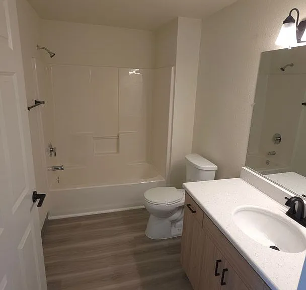 Winfou06-Columbia Village Apartments — Photo 12