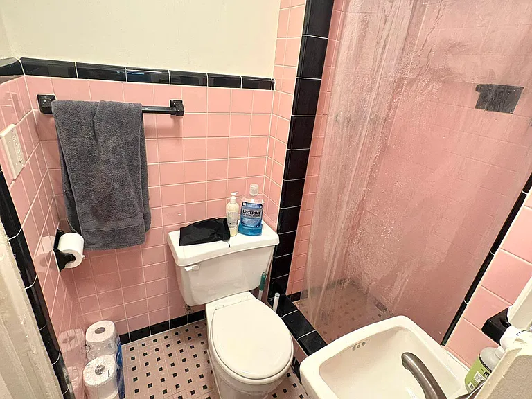 412 9th St #5 — Photo 3
