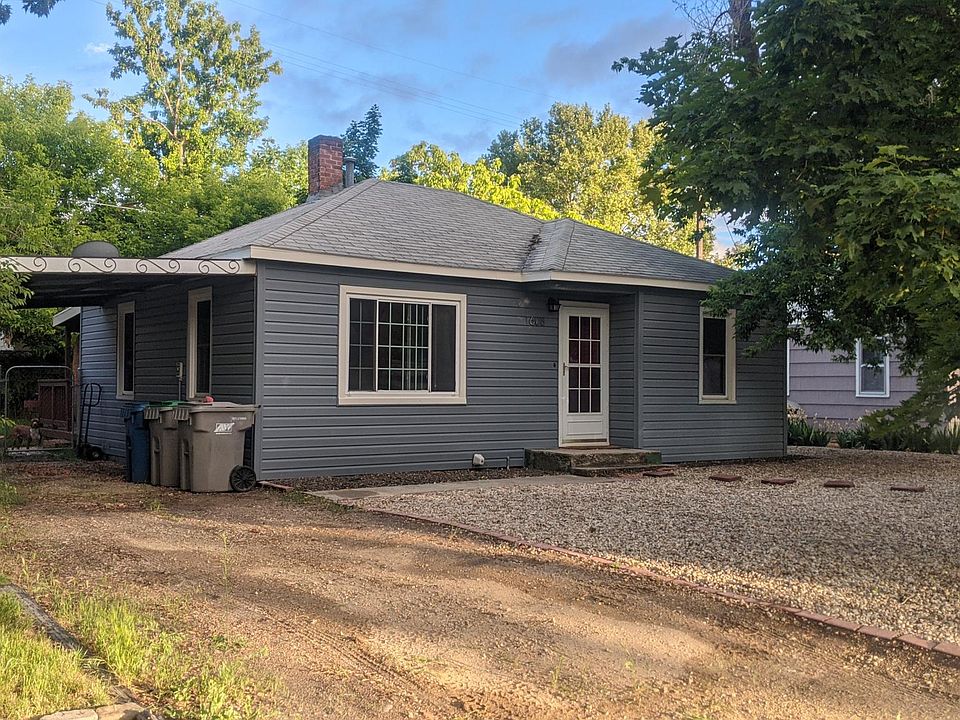 The house has been recently repainted, this is the current color.