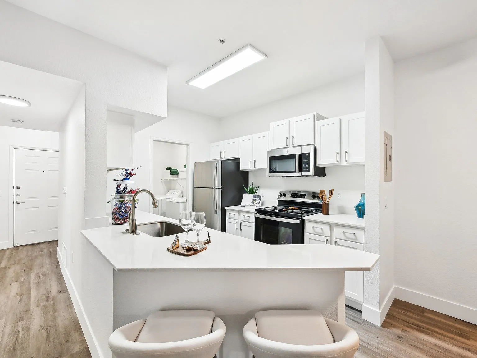 Stone Cliff Apartments — Photo 4