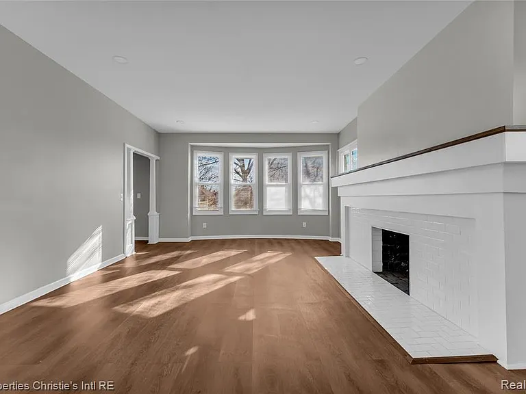 2508 Clairmount St — Photo 3