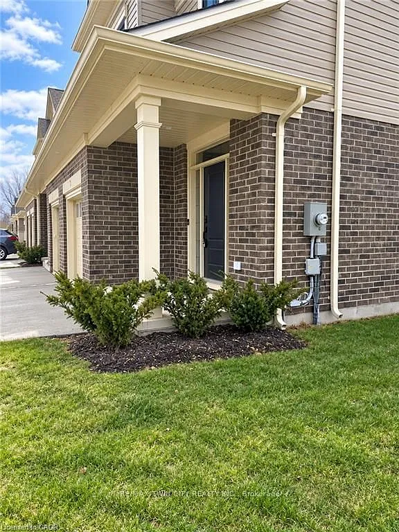 4 bed, $2,500 — Photo 4