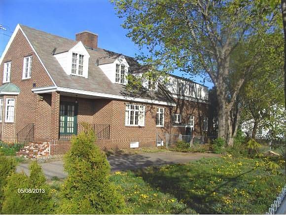 1st image of 1 Bradeen St