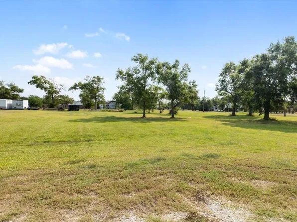 0 Spence St, Anahuac, TX 77514