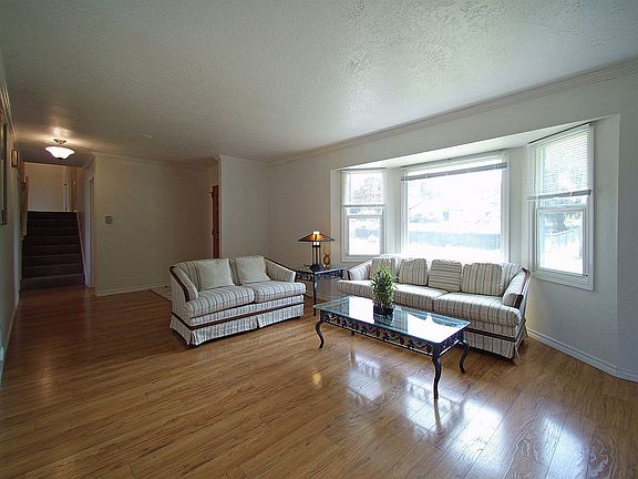 5th image of 1011 E Grant Ave