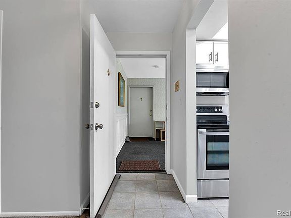 3rd image of 692 E Fox Hills Dr