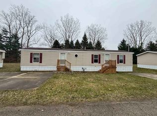 5393 Cedar Dr, Croswell, MI 48422