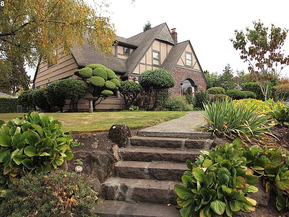 3rd image of 3705 SE Harrison St