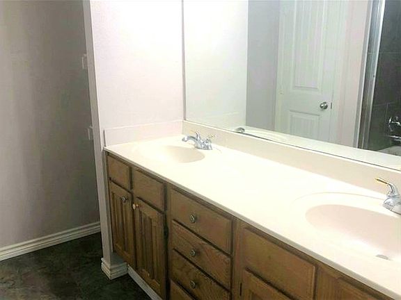 5th image of 2828 Bluffs Ct