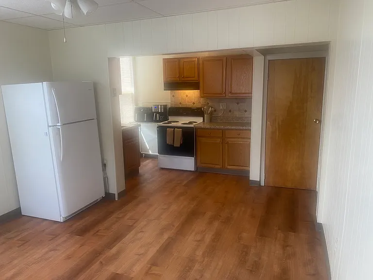 Ample size Eat in Kitchen with new flooring