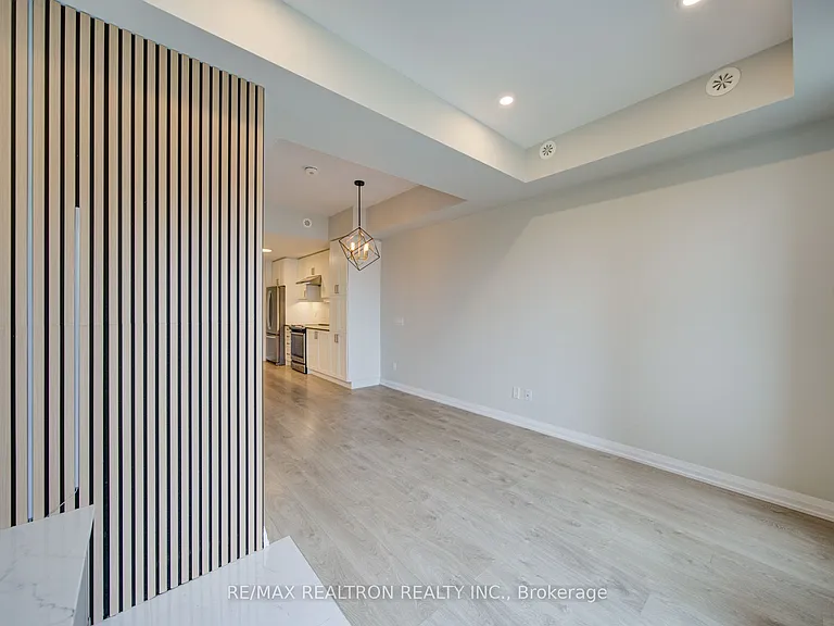 1050 Portage Pkwy #Townhouse 33 — Photo 6
