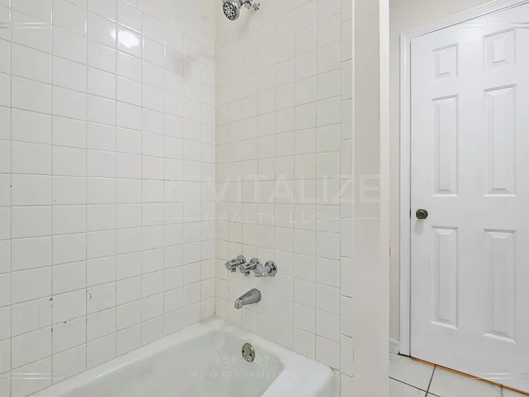 1211 Vendome Dr W — Photo 37