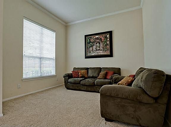 5th image of 908 Crater Lake Ct