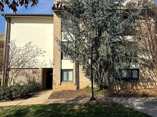 12 Monroe St APT 201, Rockville, MD 20850