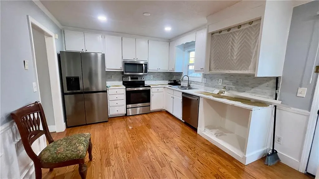 3 bed, 3.0 bath, 1589 sqft, $2,000 — Photo 4
