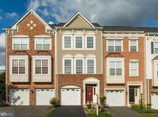 572 Edmonton Ter NE, Leesburg, VA 20176