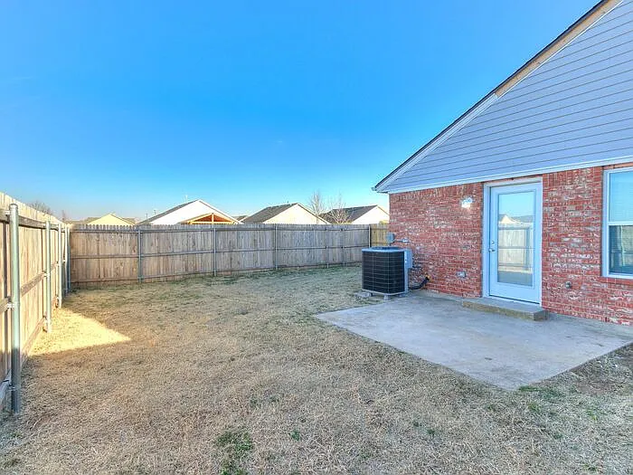 2515 Leeds Ln — Photo 14