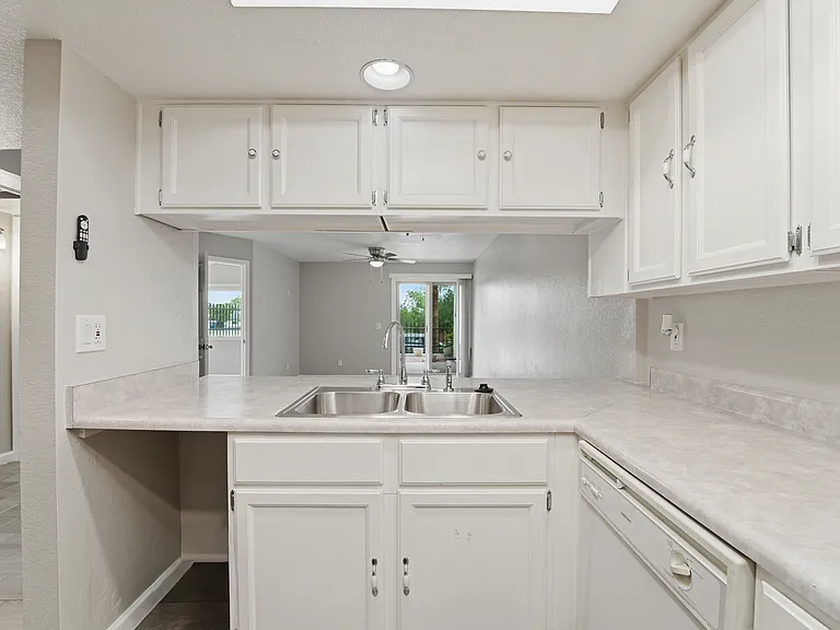 4330 N 5th Ave #105 — Photo 5