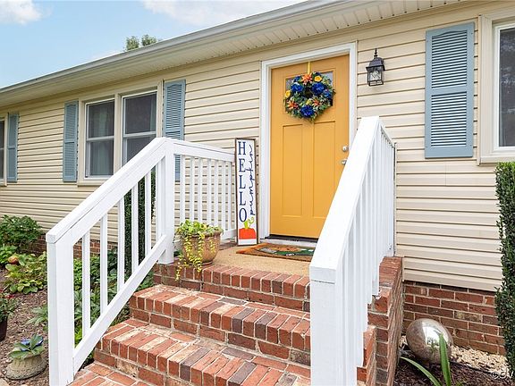 3rd image of 7205 Vida Ln