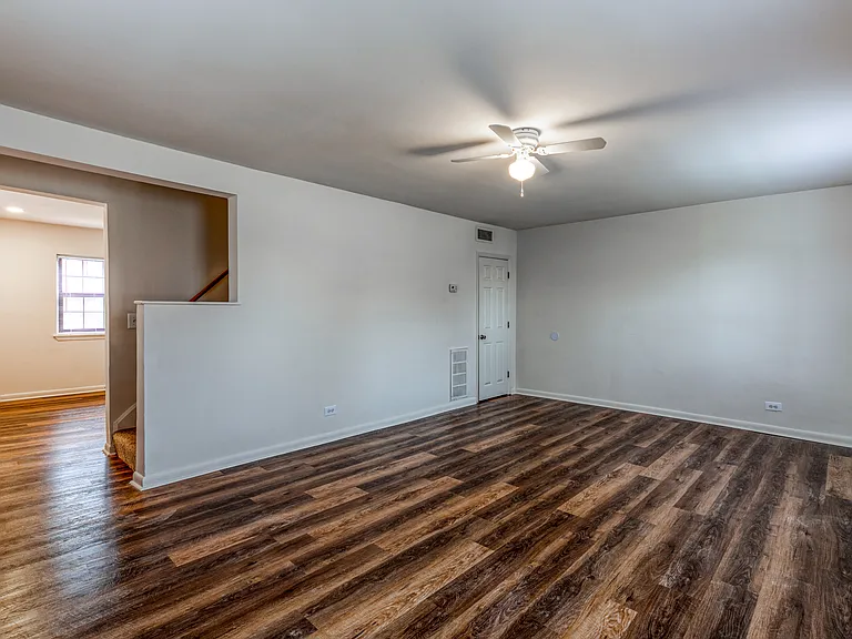Stansbury Manor Apartments & Townhomes — Photo 2