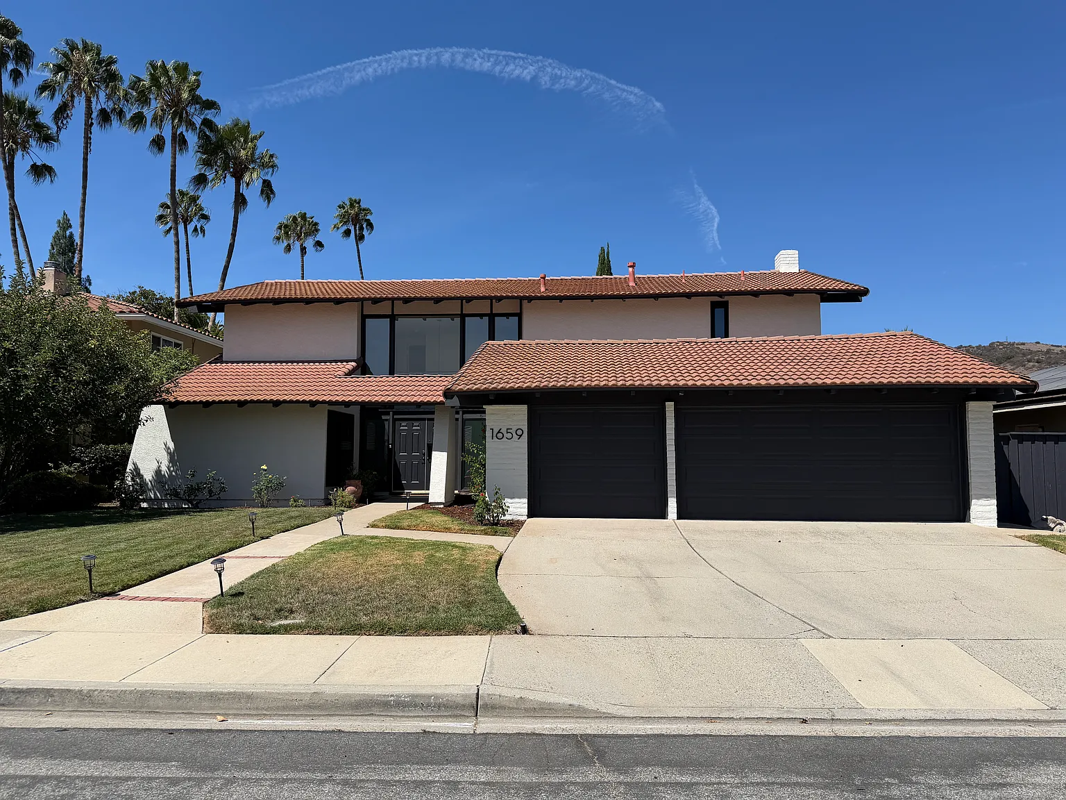 5 bed, 2510 sqft, $7,395 — Photo 1