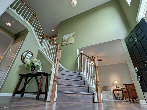 3rd image of 20 W Shakespeare Dr