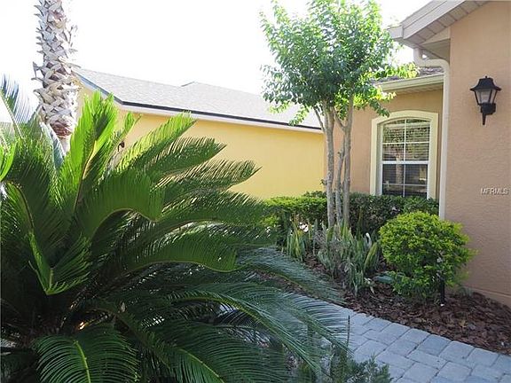 3rd image of 716 Vineyard Way
